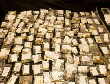 Τα λάφυρα του «χρυσού παιδιού» Ριχάρδου Μυλωνά: Απίστευτο πλούτο βρήκαν οι αστυνομικοί στο υπόγειό του (φωτό, βίντεο)